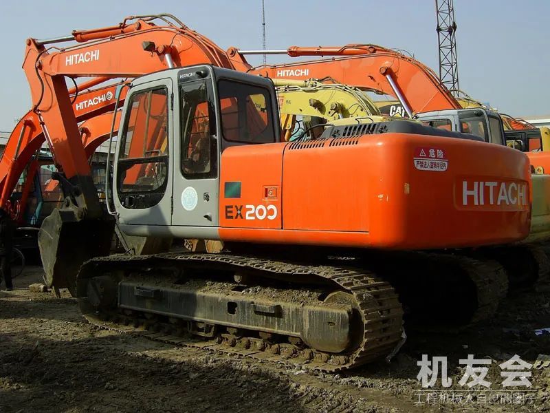 上海丨悲剧！员工操作挖掘机将老板撞死！我给你钱你却要我命…