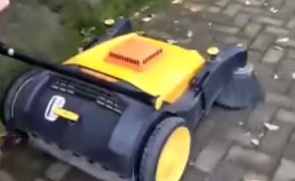 宜迅 YX980-AT 手推式无动力扫地车施工视频